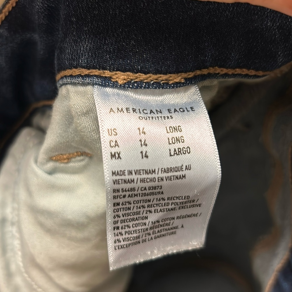 14 -AMERICAN EAGLE SKINNY KICK BOOT DARK WASH